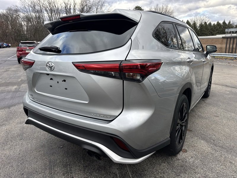 Certified 2023 Toyota Highlander XSE image 3