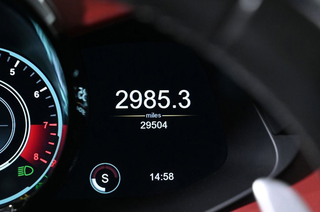 Used 2020 Aston Martin V8 Vantage Coupe image 12