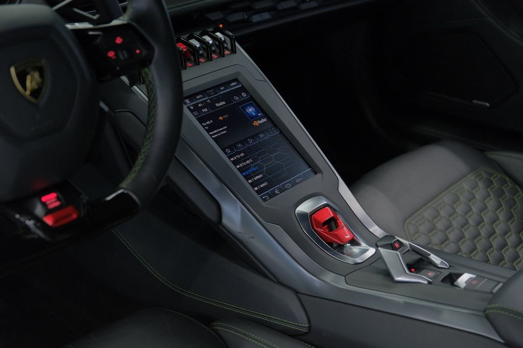 Used 2021 Lamborghini Huracan EVO RWD image 20