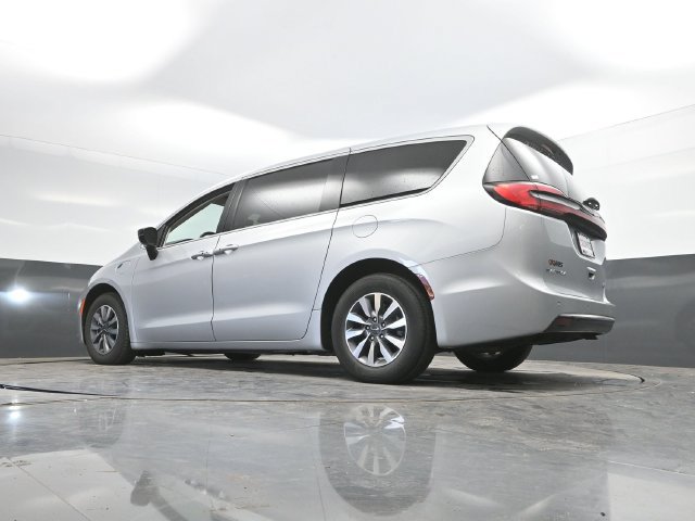 Used 2024 Chrysler Pacifica Limited FWD image 50