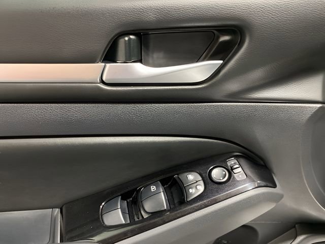 Certified 2025 Nissan Altima 2.5 SR FWD image 10