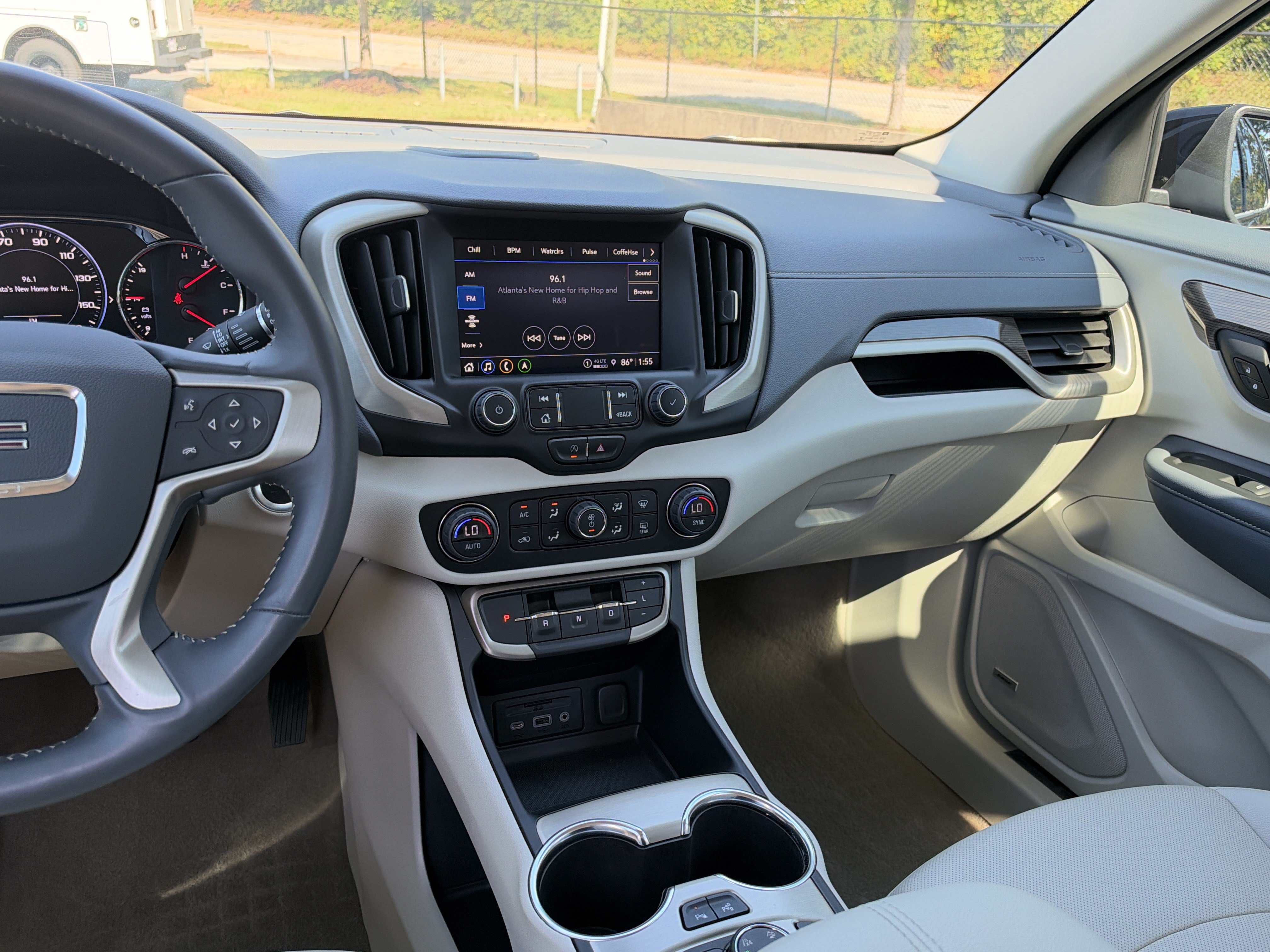 Used 2022 GMC Terrain Denali w/ Denali Premium Package AWD/4WD image 32