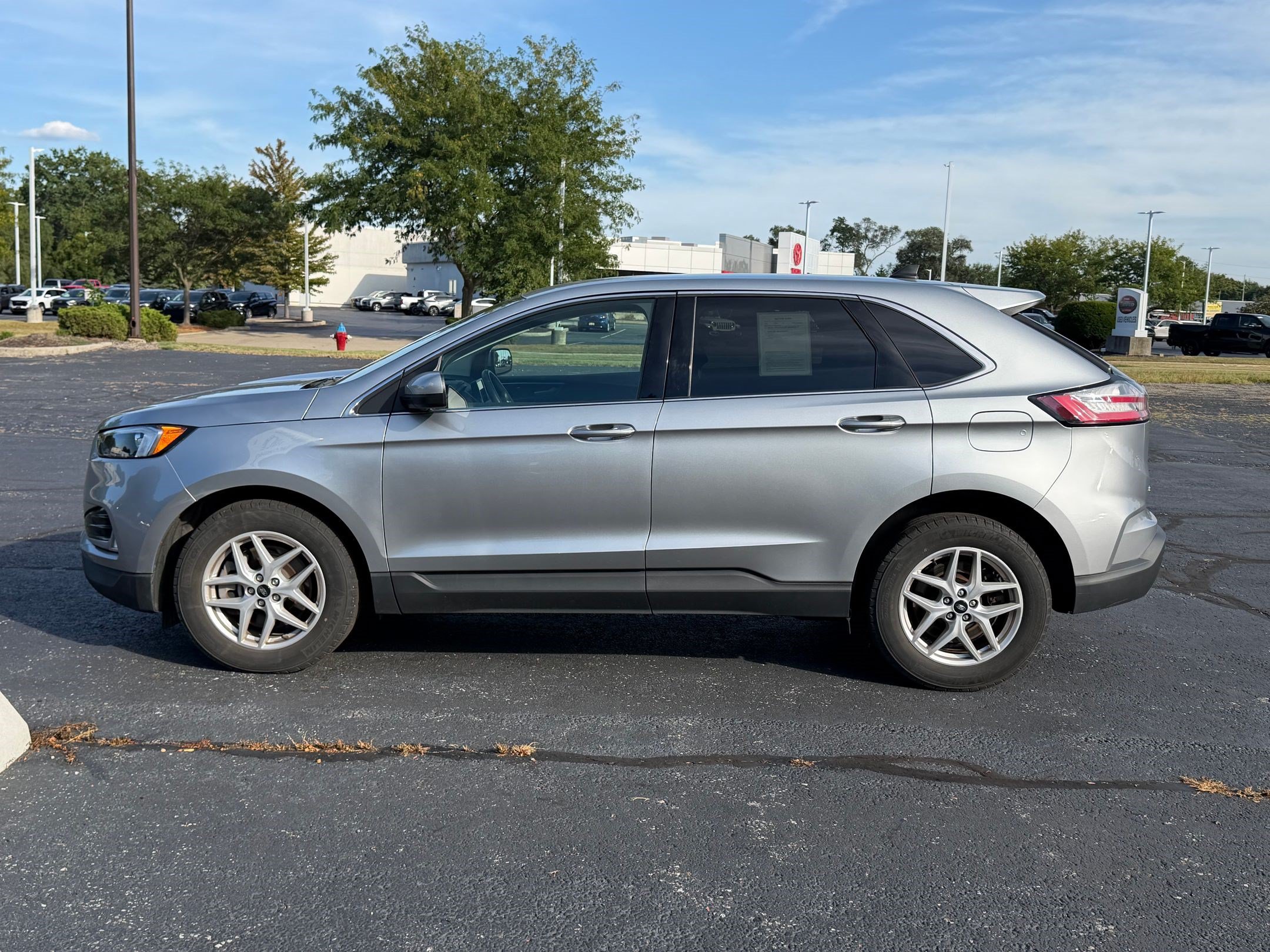 Used 2024 Ford Edge SEL w/ Convenience Package AWD/4WD image 2