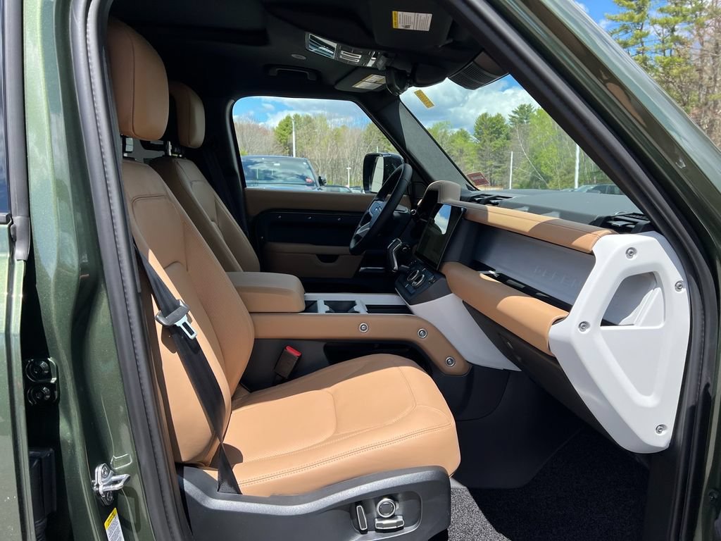 New 2026 Land Rover Defender 130 X-Dynamic SE AWD/4WD image 27