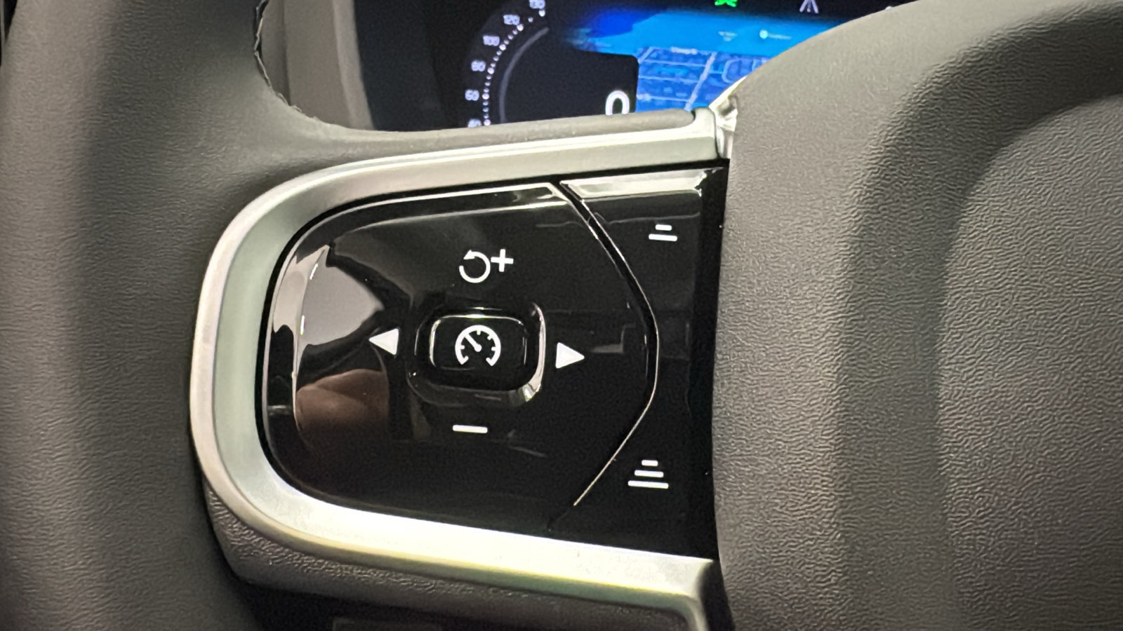 New 2026 Volvo XC60 B5 Plus w/ Climate Package AWD/4WD image 13