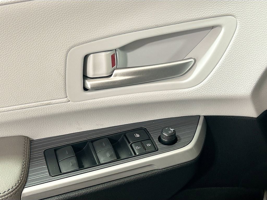 New 2026 Toyota Sienna XLE FWD image 15