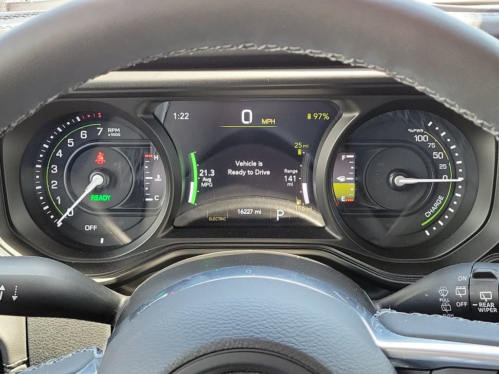 Used 2025 Jeep Wrangler Unlimited Sahara image 16