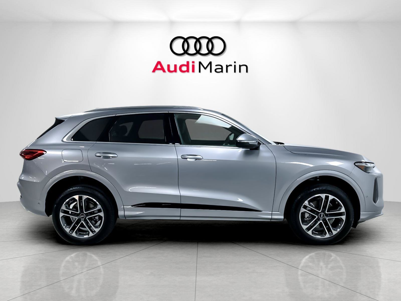 Used 2025 Audi Q5 Premium Plus w/ Premium Plus AWD/4WD image 6