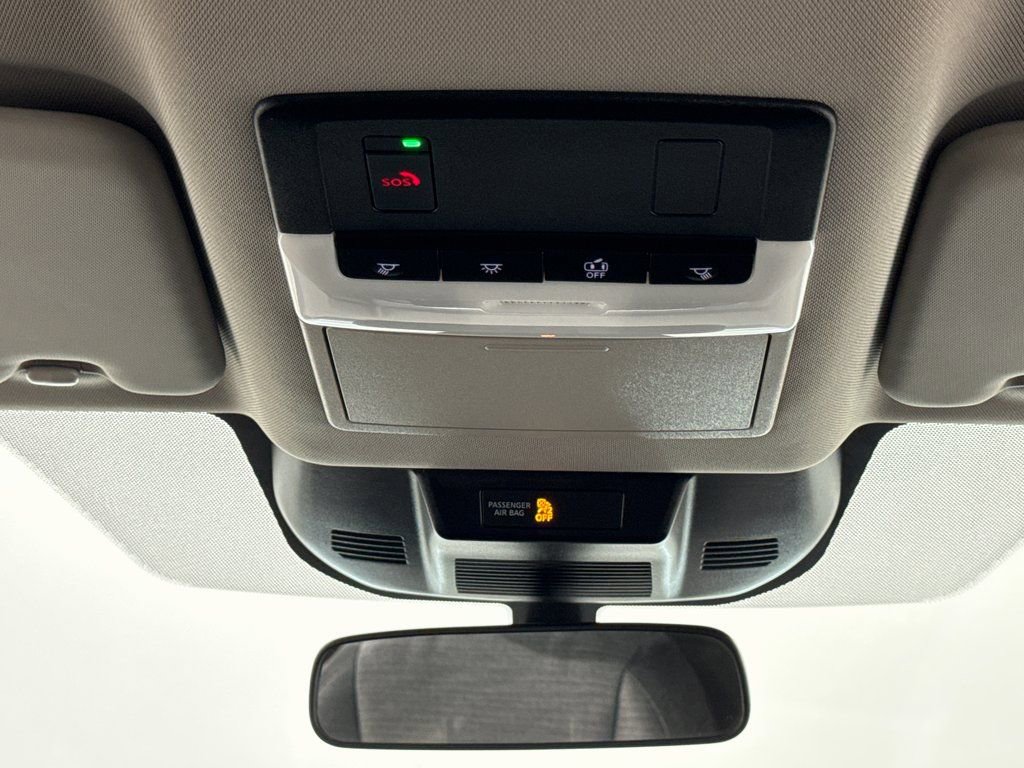 Used 2023 Nissan Rogue SV image 31