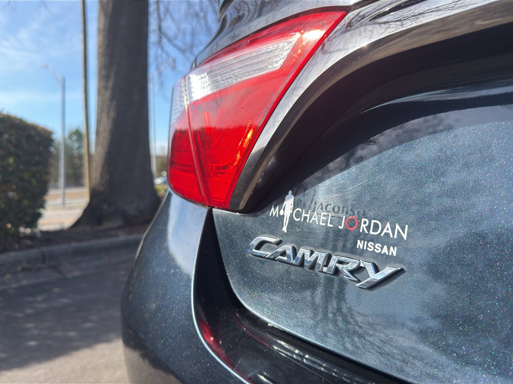 Used 2015 Toyota Camry XSE image 14