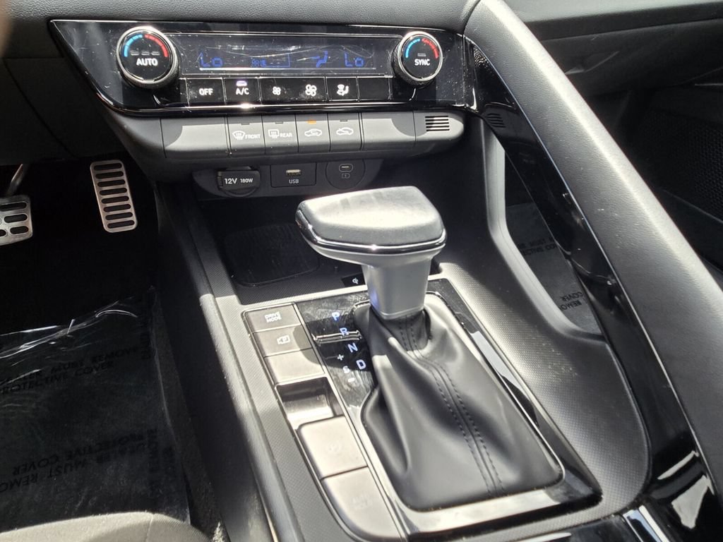 Certified 2025 Hyundai Elantra SEL w/ Cargo Package FWD image 17