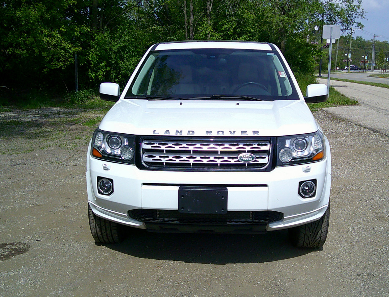 Used 2013 Land Rover LR2 image 2