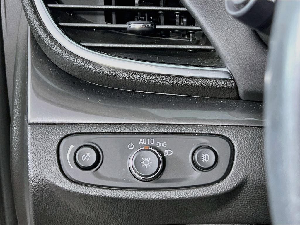 Certified 2017 Buick Encore Essence AWD/4WD image 9