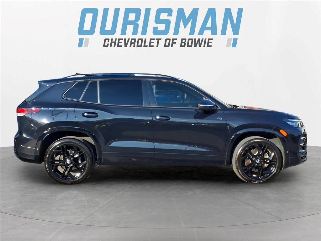 Used 2025 Volkswagen Tiguan SE R-Line AWD/4WD image 2