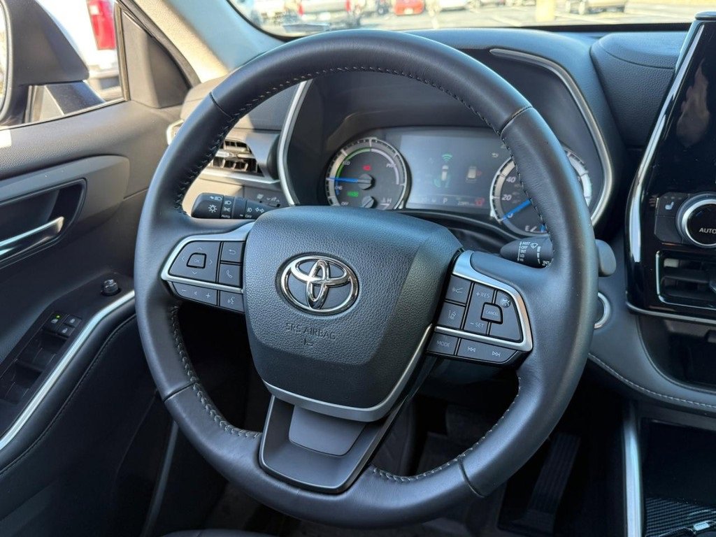 Certified 2024 Toyota Highlander XLE image 15