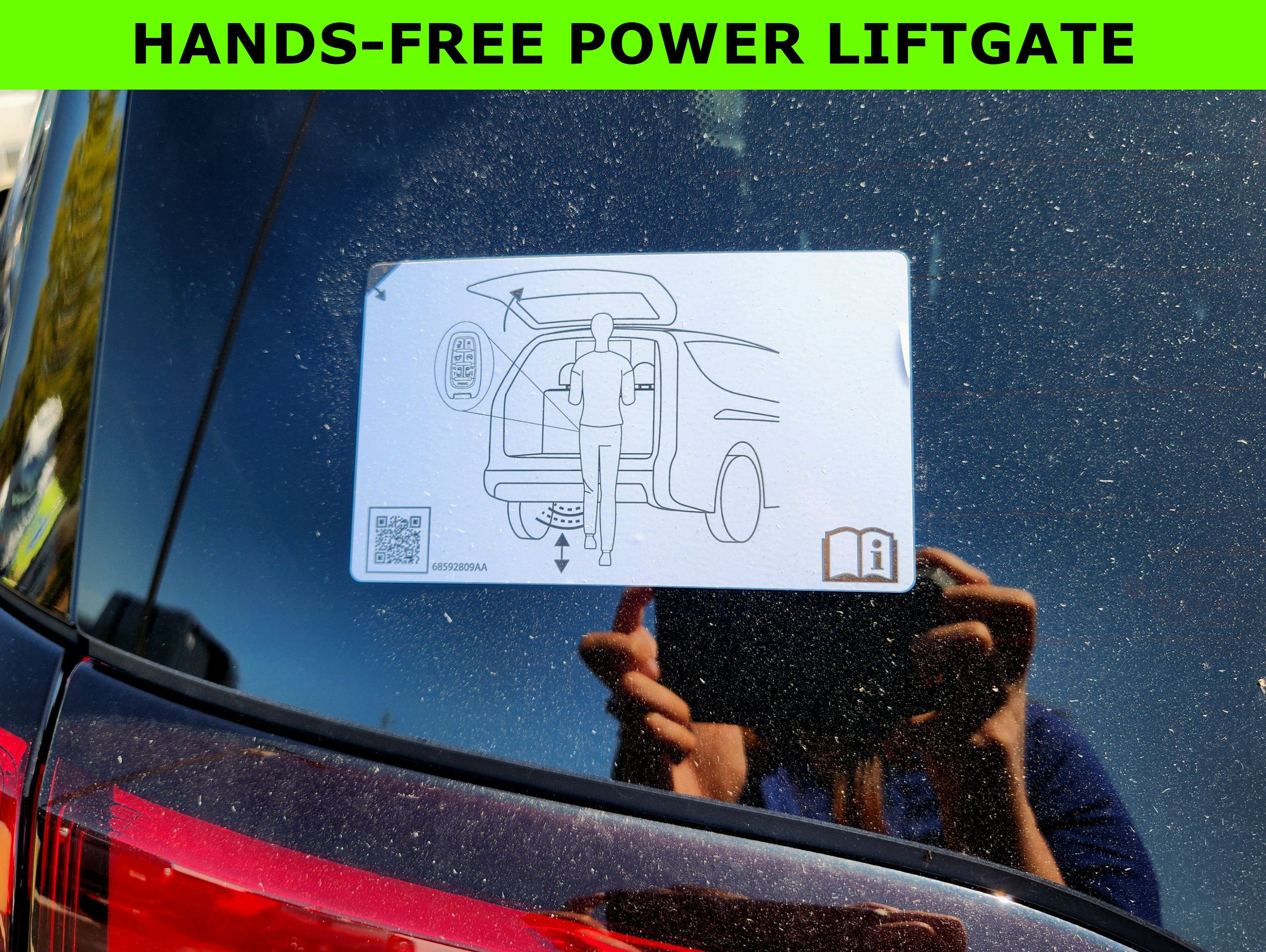 New 2026 Chrysler Pacifica Limited w/ Uconnect Theater Family Group image 40