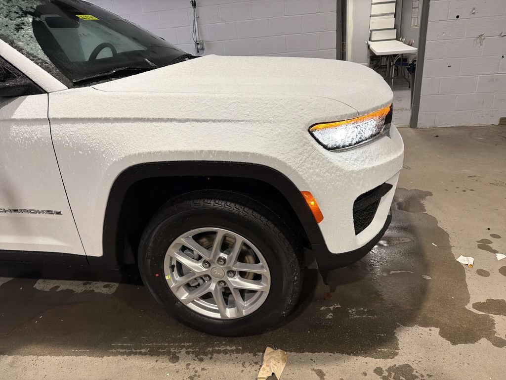 New 2026 Jeep Grand Cherokee Laredo X AWD/4WD image 2