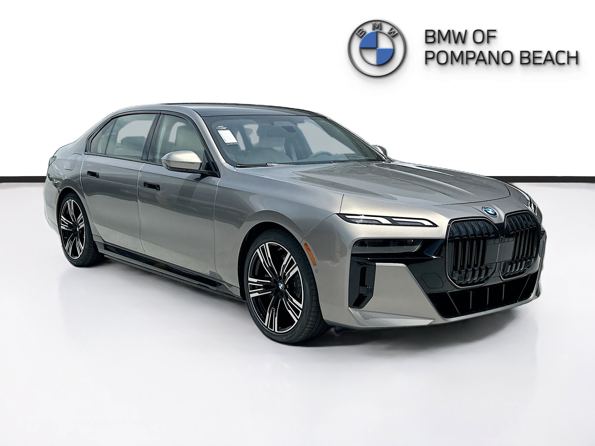 New 2026 BMW 750e xDrive AWD/4WD image 1