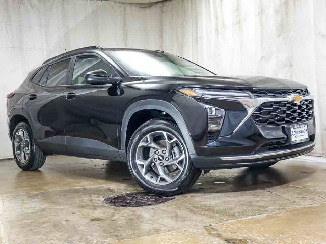 New 2026 Chevrolet Trax LT w/ LT Convenience Package FWD image 2
