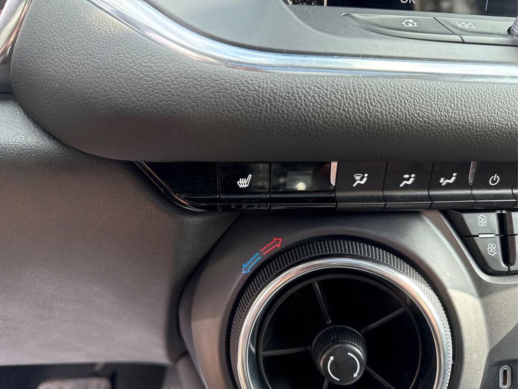 Used 2022 Chevrolet Blazer LT image 32