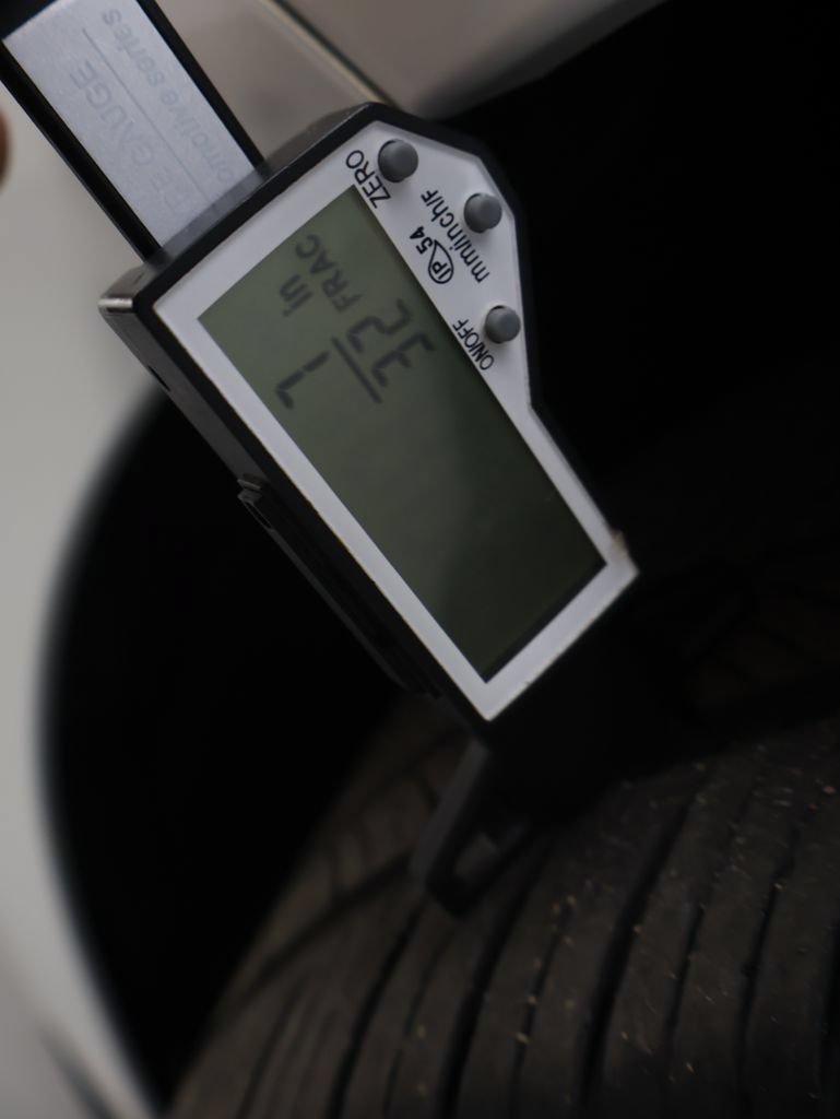 Used 2025 Volkswagen Jetta GLI Autobahn FWD image 32