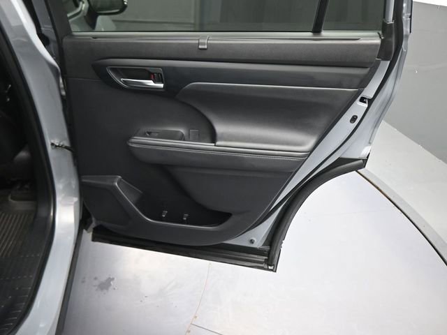 Used 2024 Toyota Highlander XLE image 15