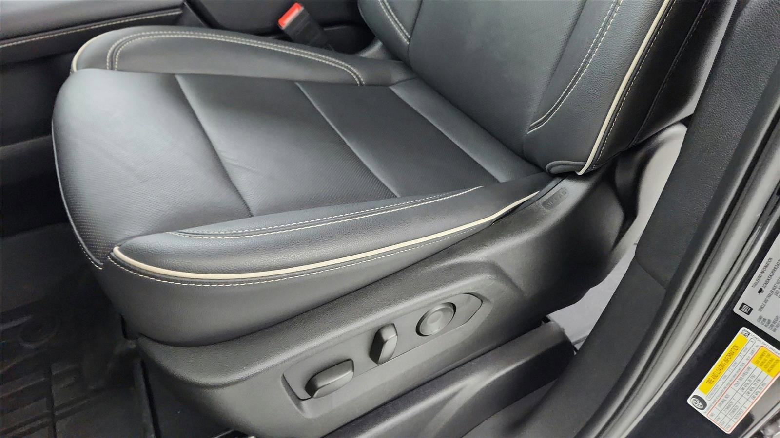 Used 2024 Chevrolet Tahoe Premier AWD/4WD image 25