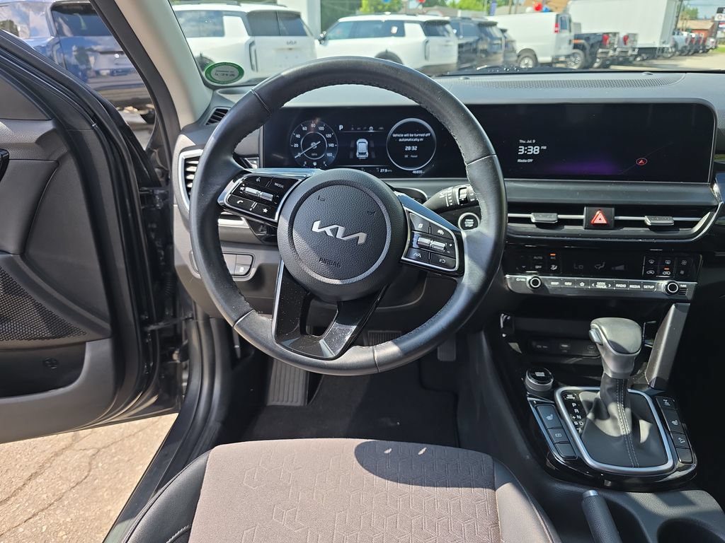 Certified 2024 Kia Seltos X-Line AWD/4WD image 13
