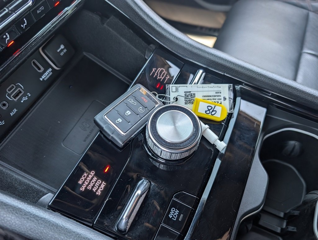 Used 2022 Jeep Grand Cherokee Summit w/ Luxury Tech Group V image 33