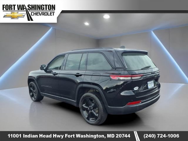 Used 2023 Jeep Grand Cherokee Limited w/ Black Appearance Package AWD/4WD image 5