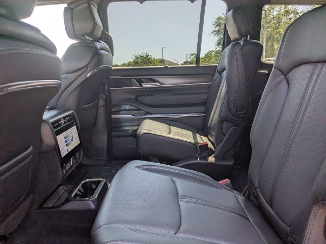New 2026 Jeep Grand Wagoneer Summit w/ Premium Group III AWD/4WD image 15