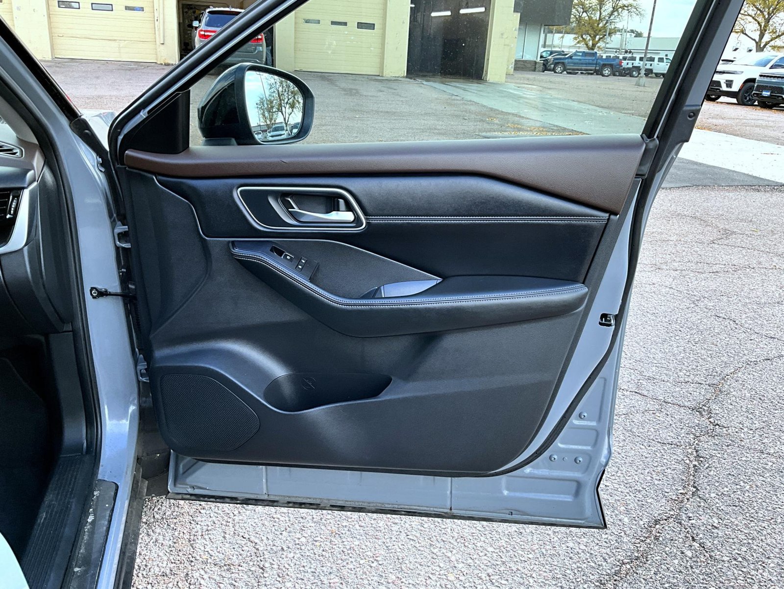 Used 2023 Nissan Rogue Platinum w/ Platinum Premium Package AWD/4WD image 17