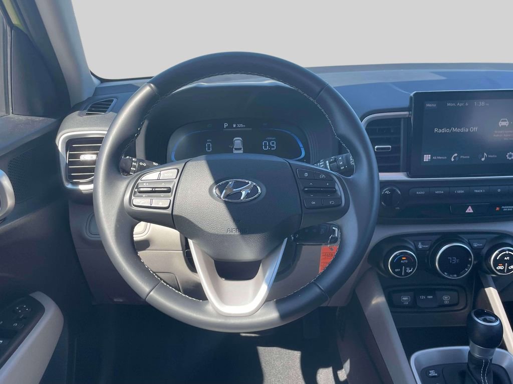 Used 2023 Hyundai Venue SEL image 14