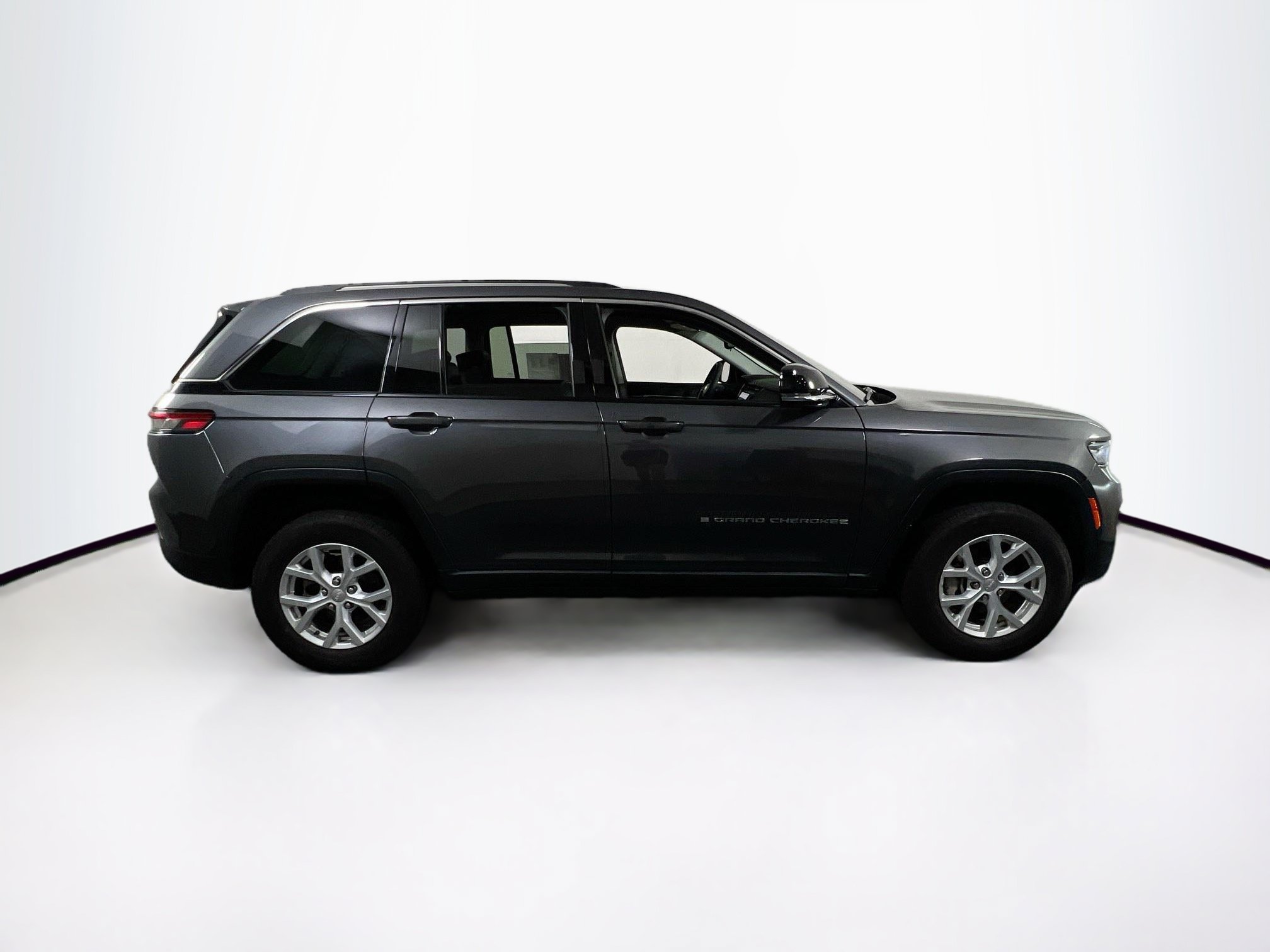 Used 2023 Jeep Grand Cherokee Limited AWD/4WD image 4
