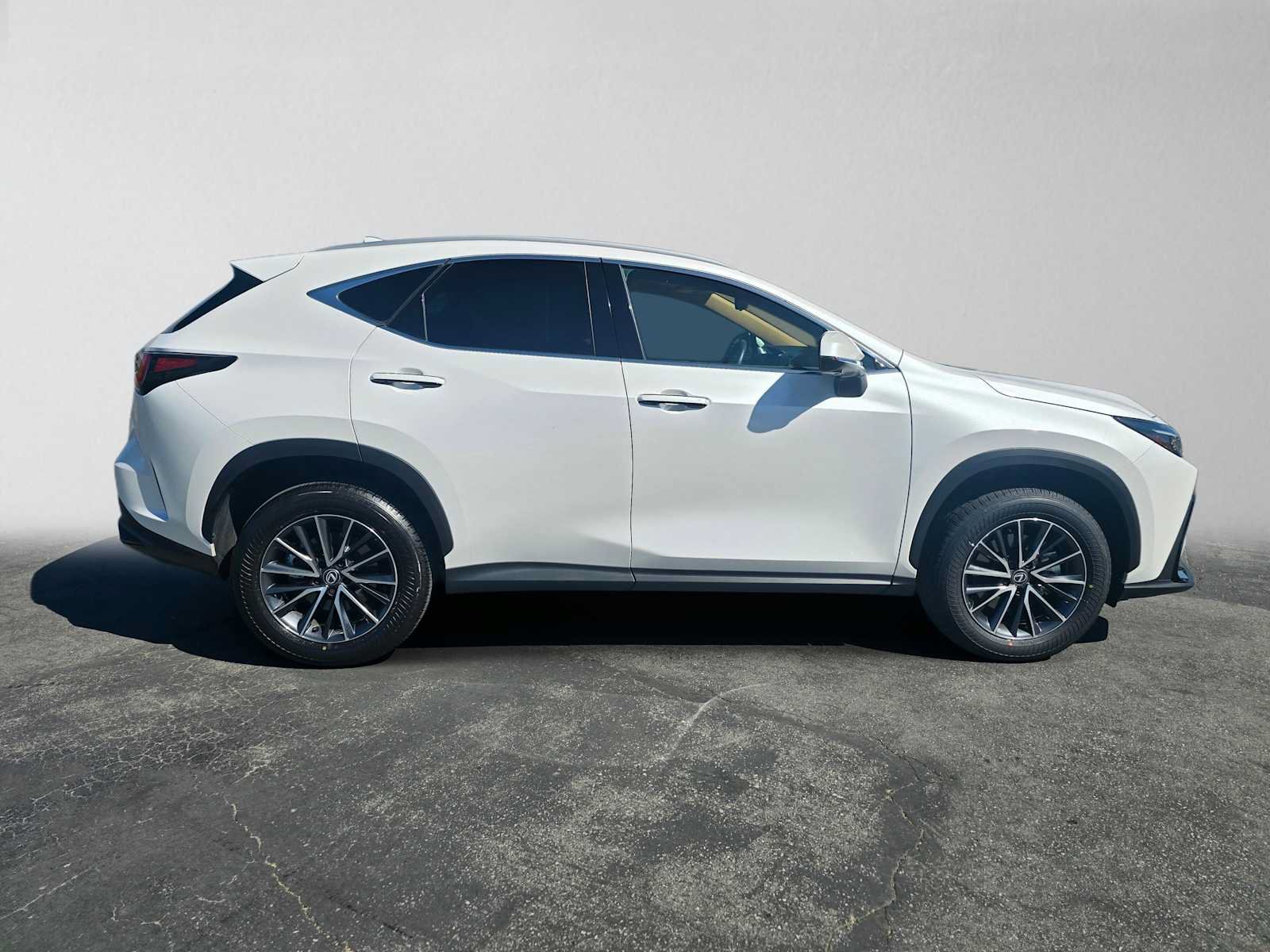 Used 2025 Lexus NX 350h AWD w/ Accessory Package (2T) image 2