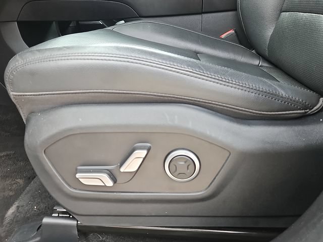 Used 2025 Hyundai Santa Fe Limited AWD/4WD image 29