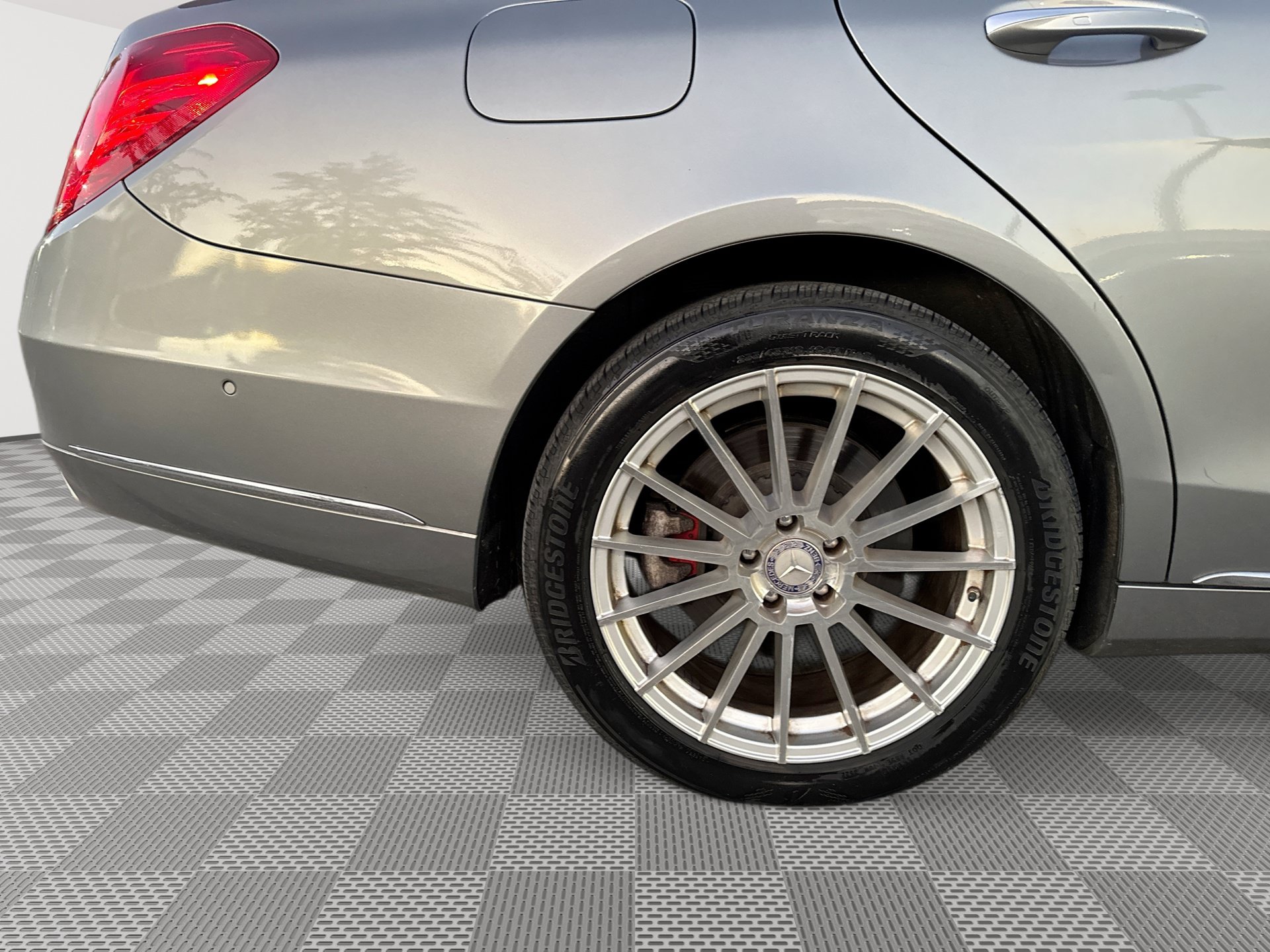 Used 2015 Mercedes-Benz S 550 Sedan w/ Premium 1 Package image 30