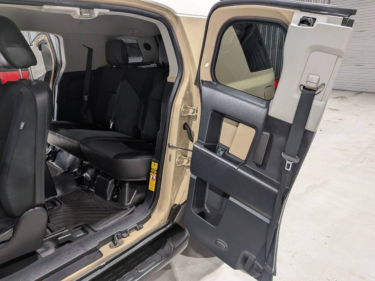 Used 2014 Toyota FJ Cruiser 4WD w/ Upgrade Package image 17
