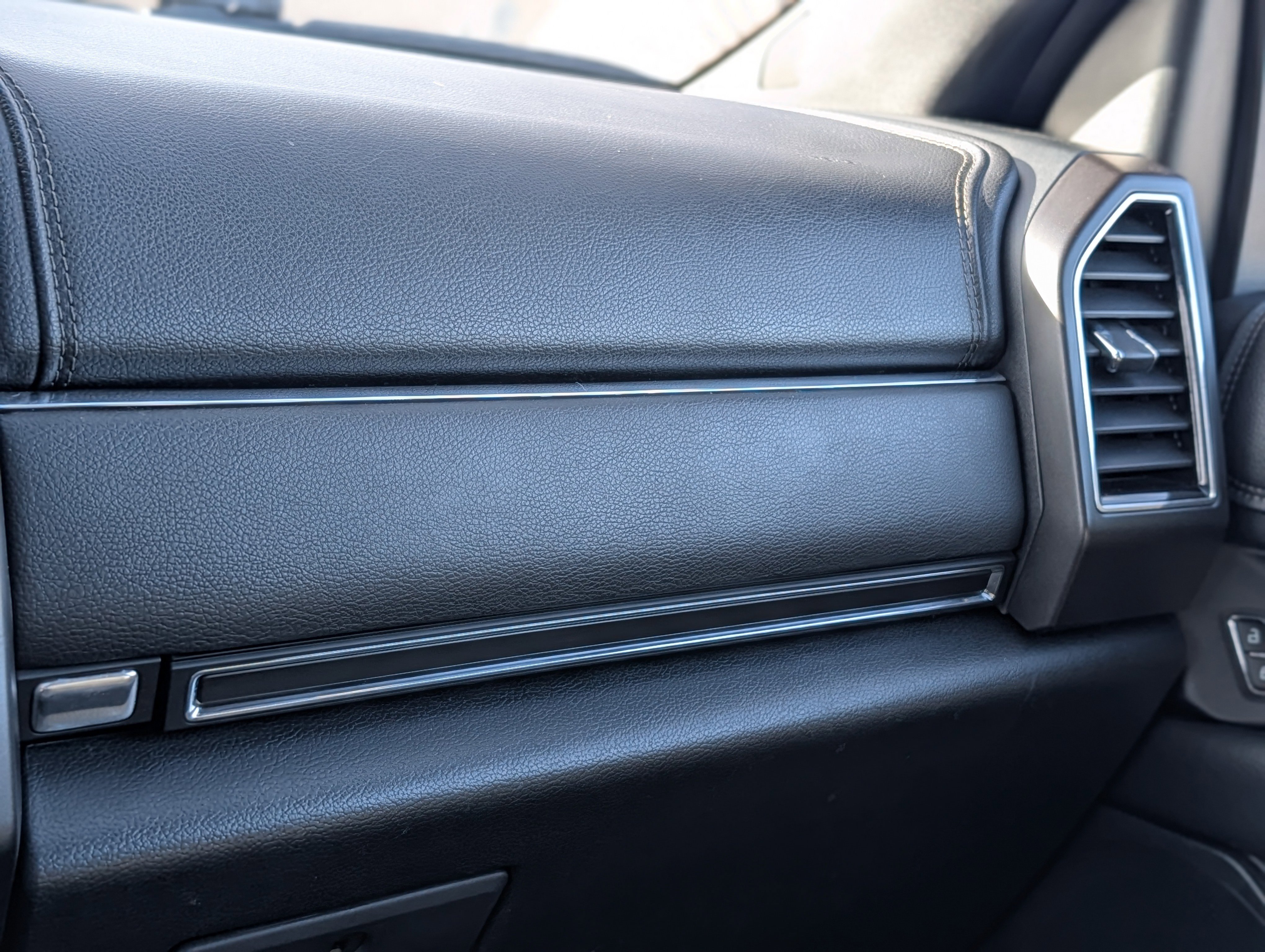 Used 2019 Ford Expedition Max Limited image 16