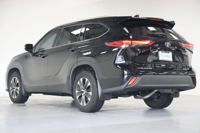 Used 2021 Toyota Highlander XLE AWD/4WD image 13