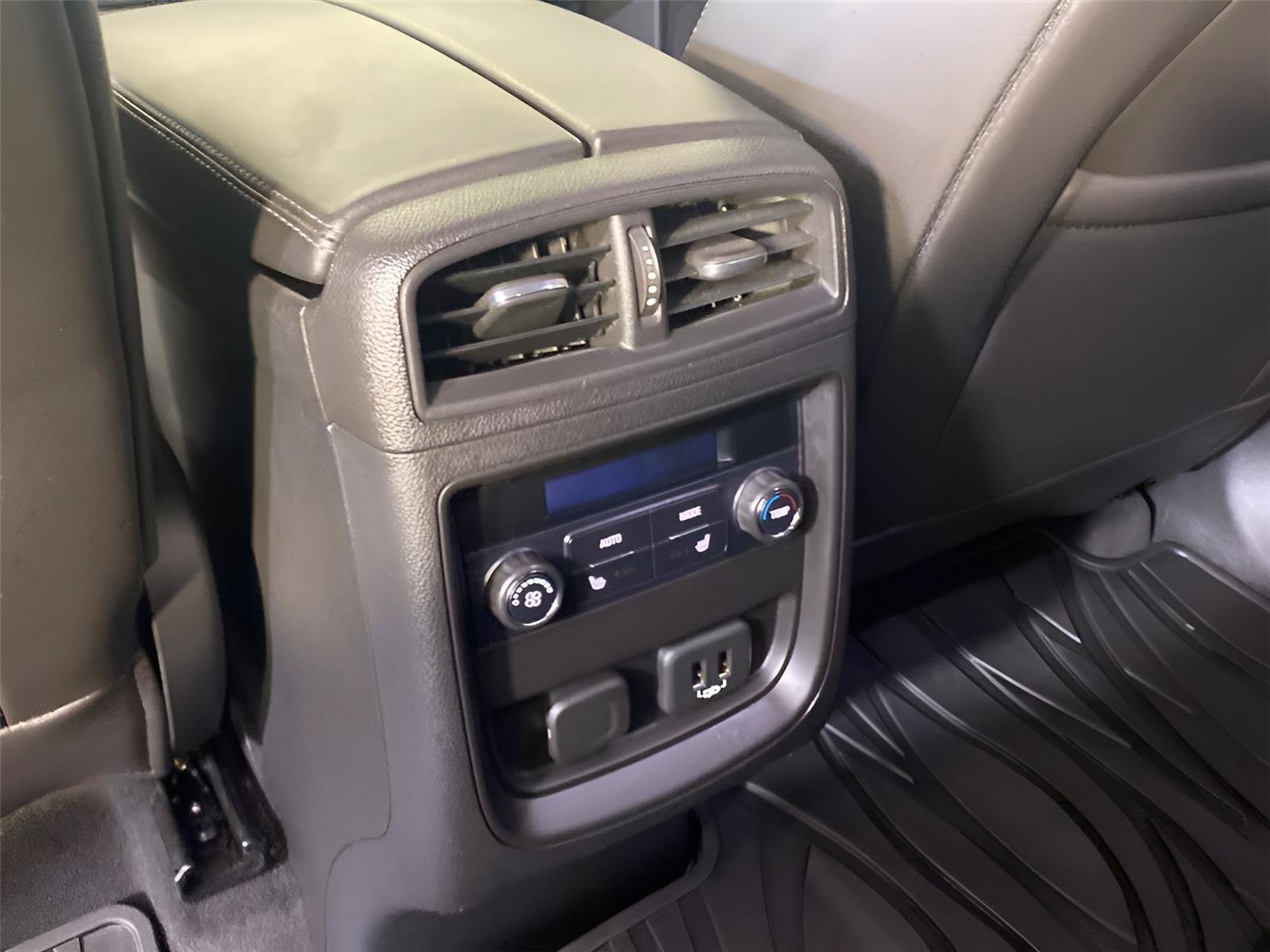 Certified 2019 Buick Envision Essence AWD/4WD image 29