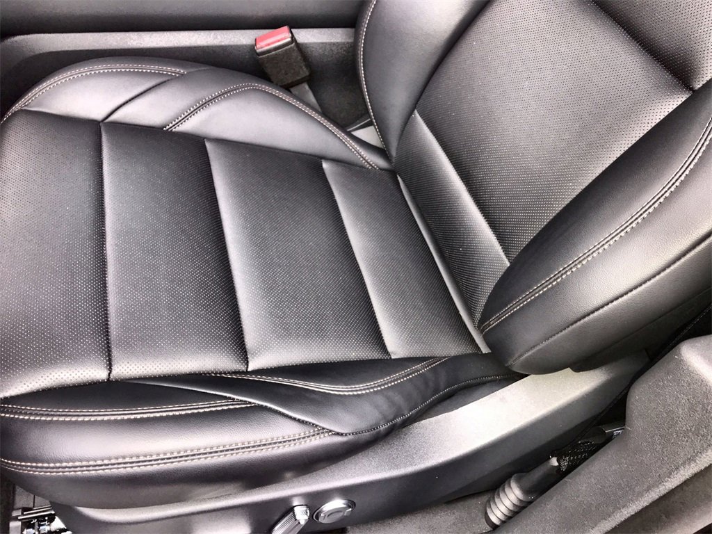 Used 2025 Lincoln Nautilus Premier w/ Jet Appearance Package image 12