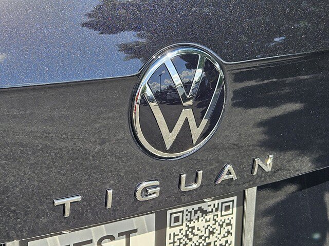 Certified 2023 Volkswagen Tiguan SE R-Line FWD image 29