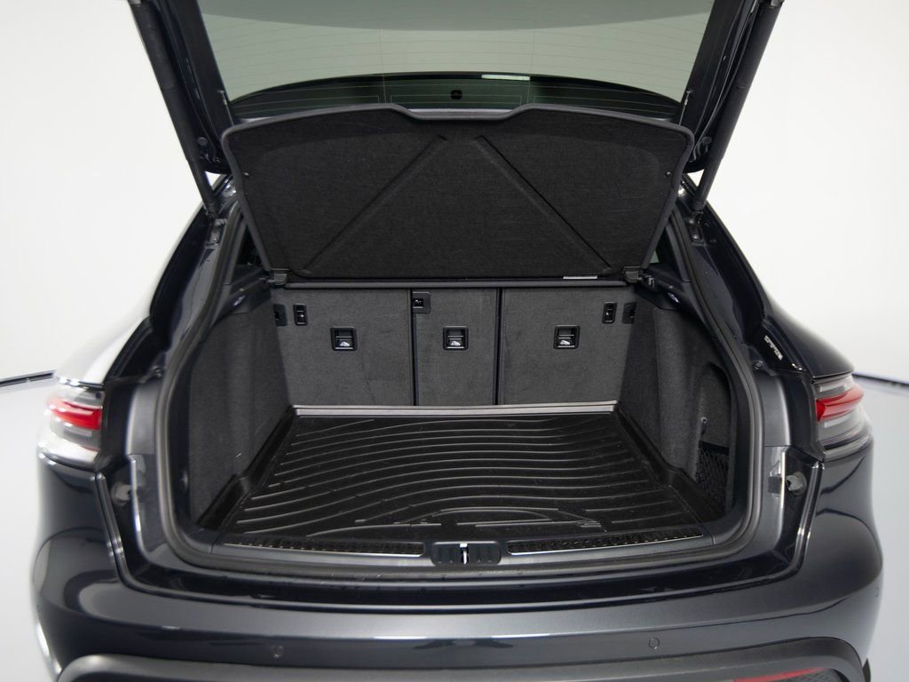 Certified 2025 Porsche Macan image 40