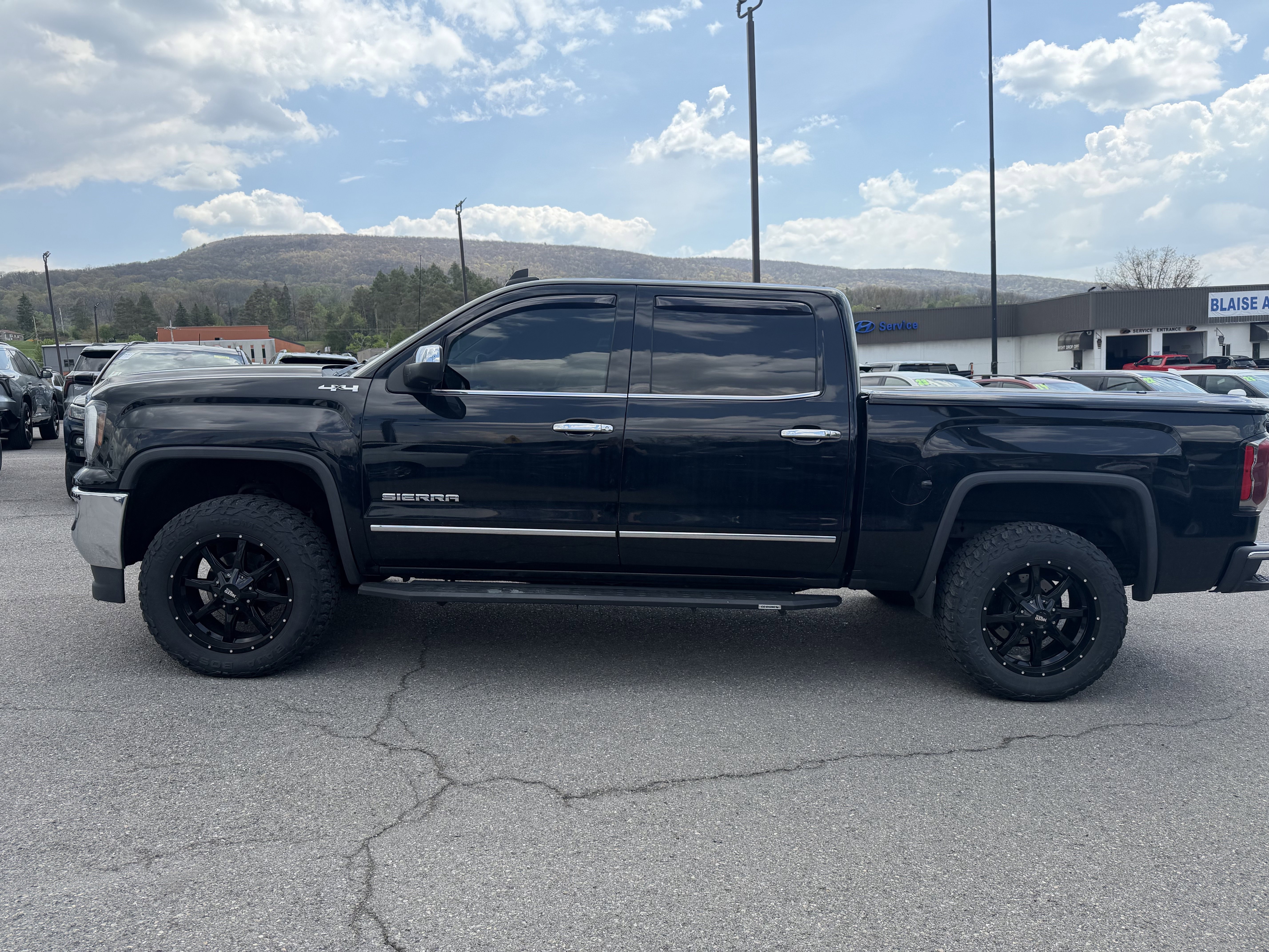 Used 2018 GMC Sierra 1500 SLT AWD/4WD image 7