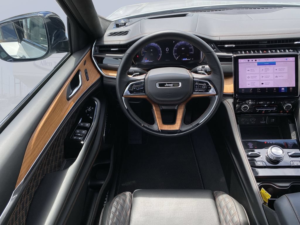 Used 2023 Jeep Grand Cherokee L Summit AWD/4WD image 14
