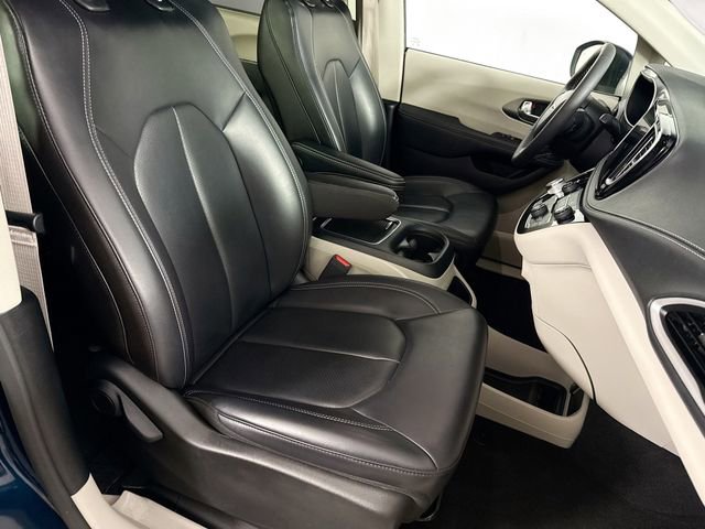 Used 2023 Chrysler Pacifica Touring-L image 50