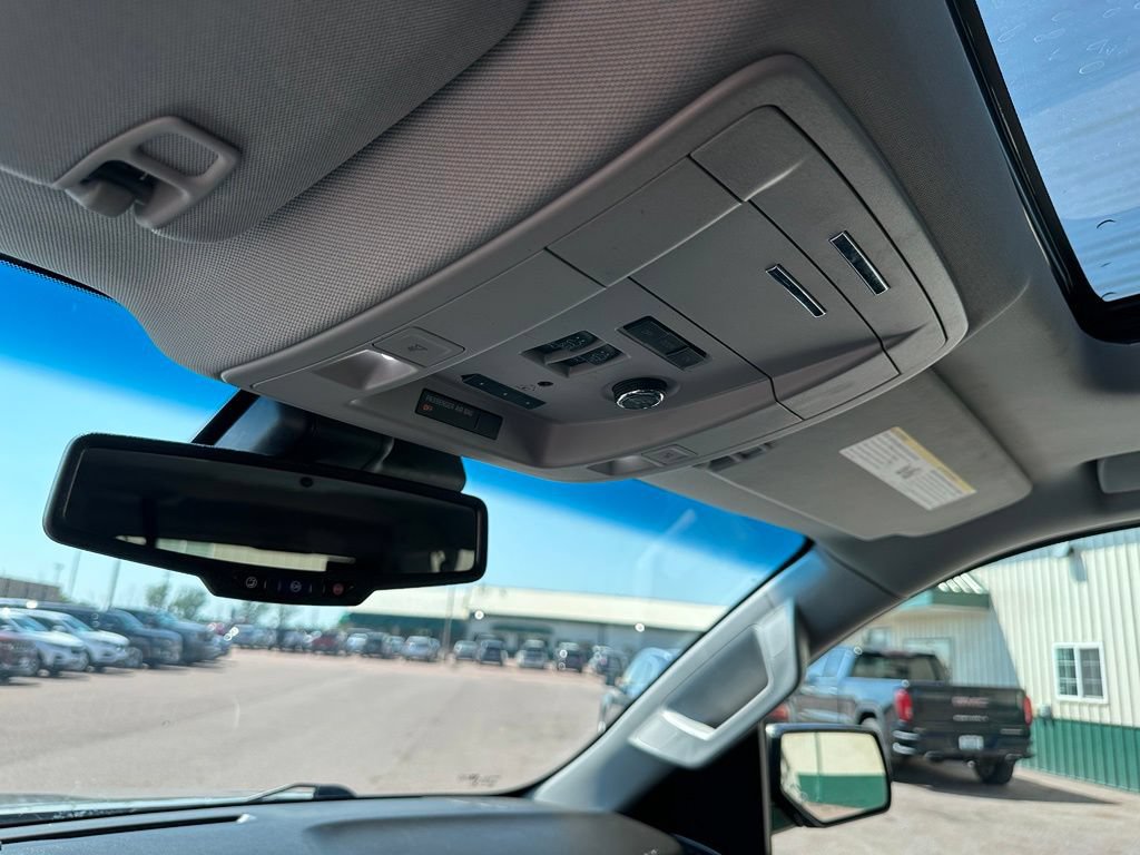 Used 2018 Chevrolet Suburban LT AWD/4WD image 20