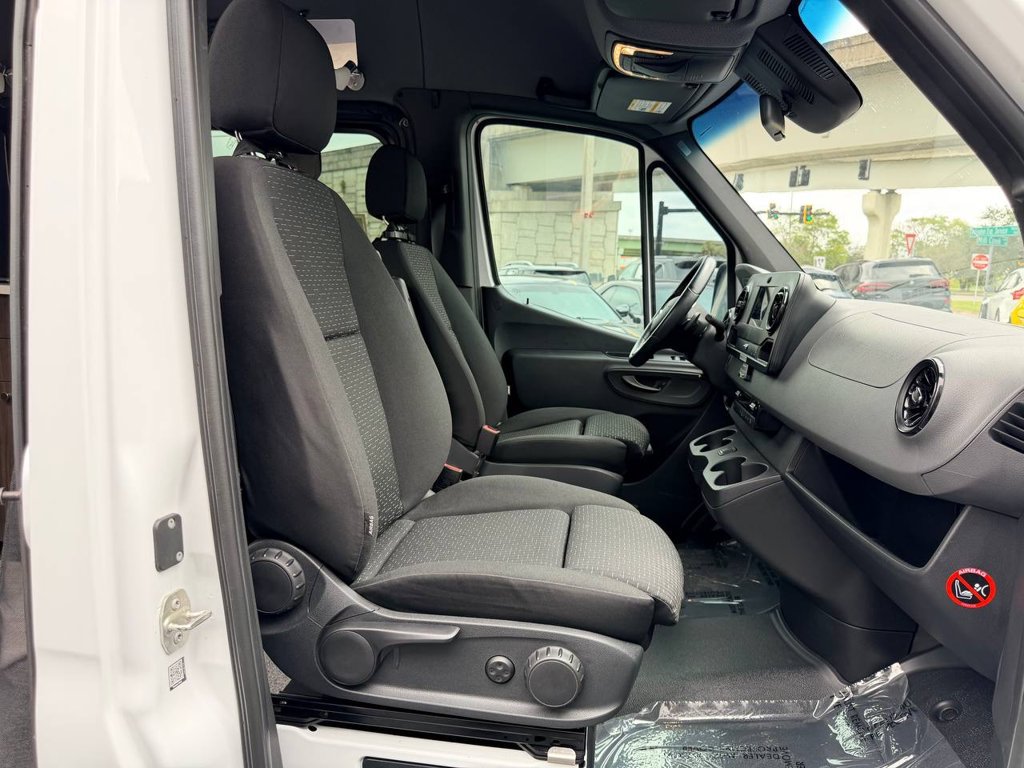 Used 2019 Mercedes-Benz Sprinter 2500 image 21