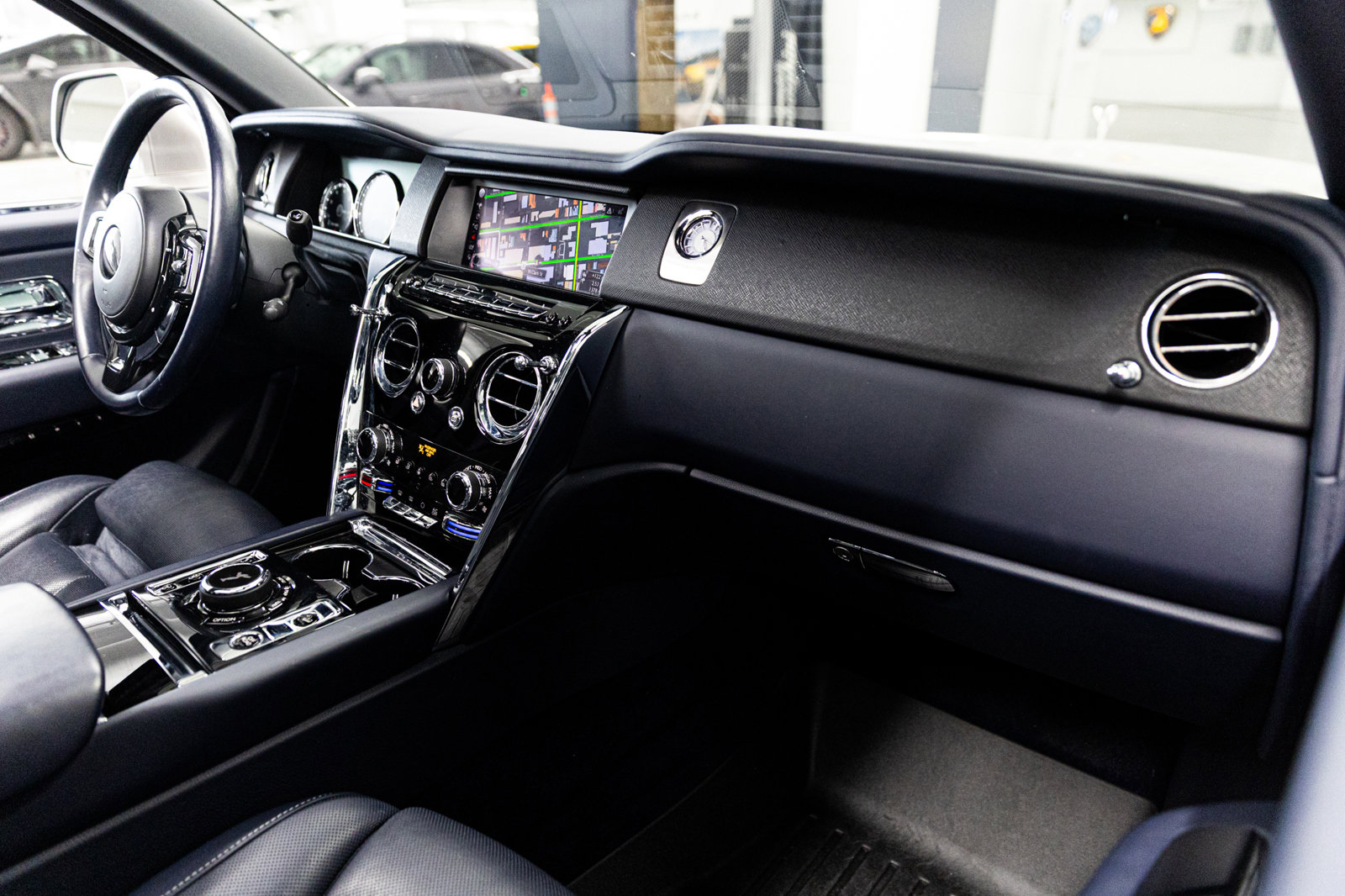 Used 2020 Rolls-Royce Cullinan image 38